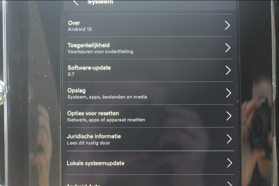 Volvo XC40 B4 211PK Automaat Plus Dark Semi elektrisch wegklapbare trekhaak / Verwarmbare voorruit / Google infotainment / Elektrisch bedienbare bestuurdersstoel met geheugen