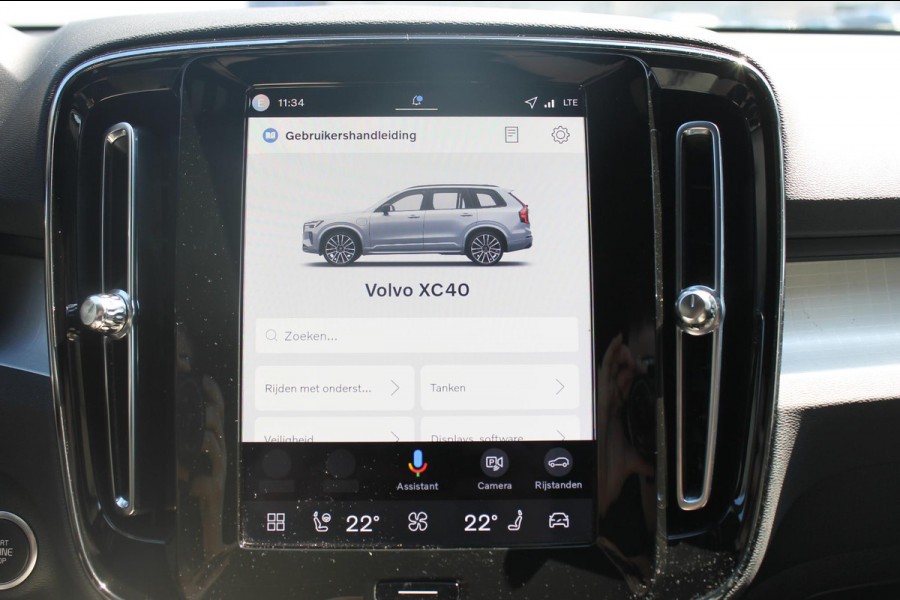 Volvo XC40 B4 211PK Automaat Plus Dark Semi elektrisch wegklapbare trekhaak / Verwarmbare voorruit / Google infotainment / Elektrisch bedienbare bestuurdersstoel met geheugen