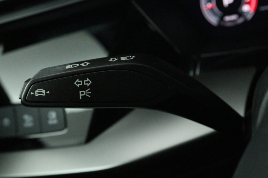Audi A3 Sportback 35 TFSI Business edition (NAVIGATIE, PDC, ADAPTIEVE CRUISE, CARPLAY, 1e EIGENAAR, GOED ONDERHOUDEN)