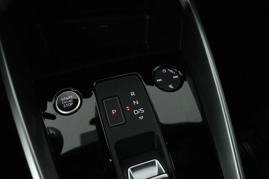 Audi A3 Sportback 35 TFSI Business edition (NAVIGATIE, PDC, ADAPTIEVE CRUISE, CARPLAY, 1e EIGENAAR, GOED ONDERHOUDEN)