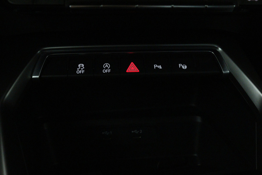 Audi A3 Sportback 35 TFSI Business edition (NAVIGATIE, PDC, ADAPTIEVE CRUISE, CARPLAY, 1e EIGENAAR, GOED ONDERHOUDEN)