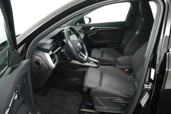Audi A3 Sportback 35 TFSI Business edition (NAVIGATIE, PDC, ADAPTIEVE CRUISE, CARPLAY, 1e EIGENAAR, GOED ONDERHOUDEN)