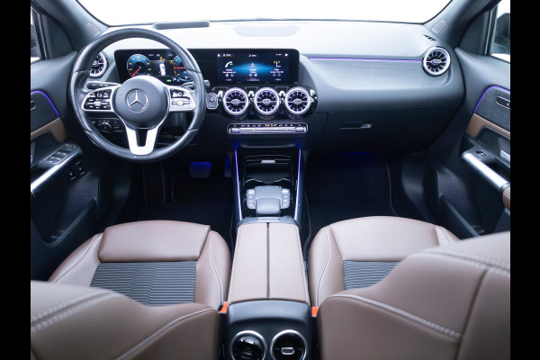 Mercedes-Benz GLA 250 e Luxury Line | Pano | Elec. klep | Elec. Trekhaak | Stoel- stuurverwarming | Adap. Cruise | HUD | Sfeerverlichting | Elec. verstelbare bestuurdersstoel met geheugen, Camera, Navigatie Incl. winterset op 17"LMV