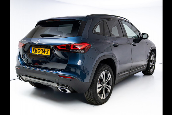 Mercedes-Benz GLA 250 e Luxury Line | Pano | Elec. klep | Elec. Trekhaak | Stoel- stuurverwarming | Adap. Cruise | HUD | Sfeerverlichting | Elec. verstelbare bestuurdersstoel met geheugen, Camera, Navigatie Incl. winterset op 17"LMV