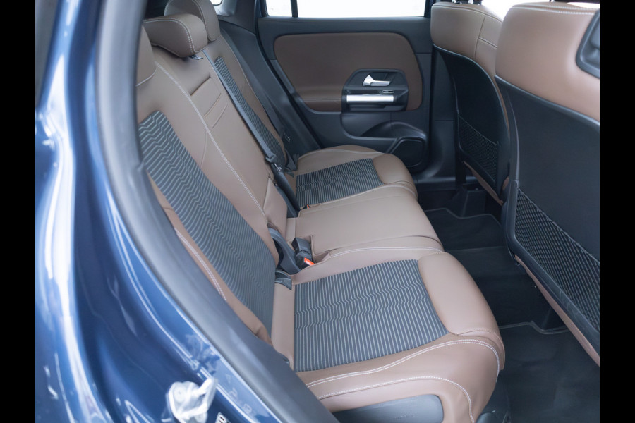Mercedes-Benz GLA 250 e Luxury Line | Pano | Elec. klep | Elec. Trekhaak | Stoel- stuurverwarming | Adap. Cruise | HUD | Sfeerverlichting | Elec. verstelbare bestuurdersstoel met geheugen, Camera, Navigatie Incl. winterset op 17"LMV