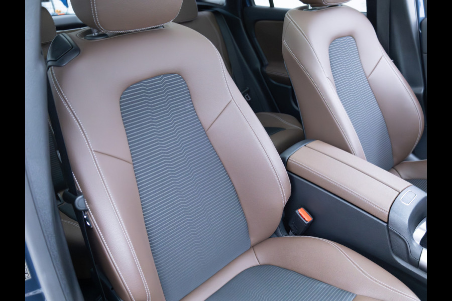 Mercedes-Benz GLA 250 e Luxury Line | Pano | Elec. klep | Elec. Trekhaak | Stoel- stuurverwarming | Adap. Cruise | HUD | Sfeerverlichting | Elec. verstelbare bestuurdersstoel met geheugen, Camera, Navigatie Incl. winterset op 17"LMV
