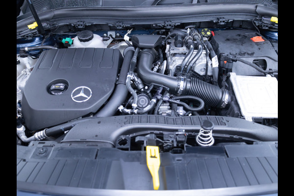 Mercedes-Benz GLA 250 e Luxury Line | Pano | Elec. klep | Elec. Trekhaak | Stoel- stuurverwarming | Adap. Cruise | HUD | Sfeerverlichting | Elec. verstelbare bestuurdersstoel met geheugen, Camera, Navigatie Incl. winterset op 17"LMV