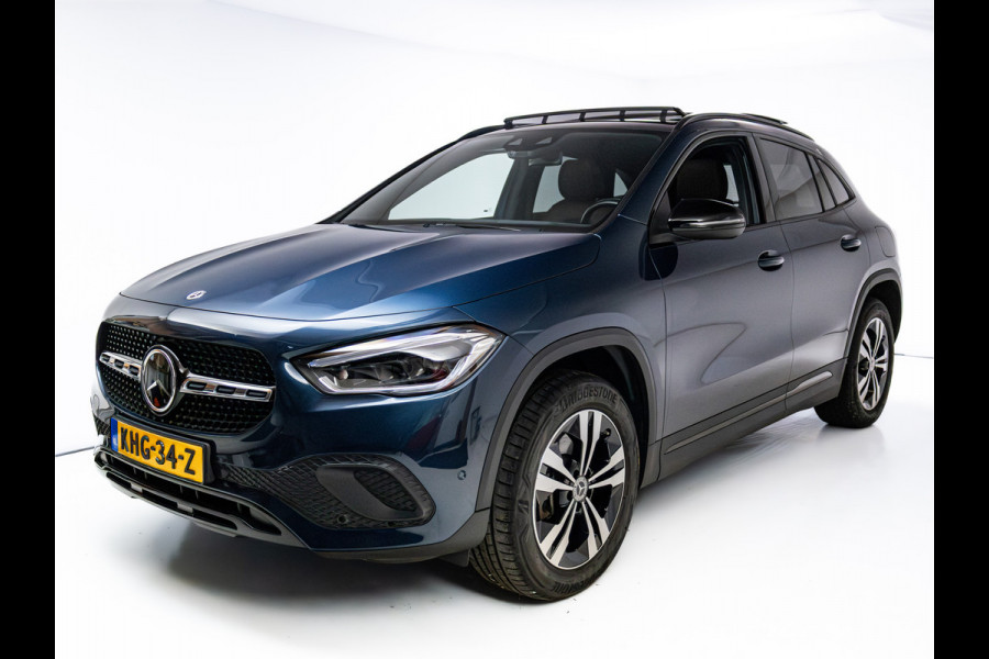 Mercedes-Benz GLA 250 e Luxury Line | Pano | Elec. klep | Elec. Trekhaak | Stoel- stuurverwarming | Adap. Cruise | HUD | Sfeerverlichting | Elec. verstelbare bestuurdersstoel met geheugen, Camera, Navigatie Incl. winterset op 17"LMV