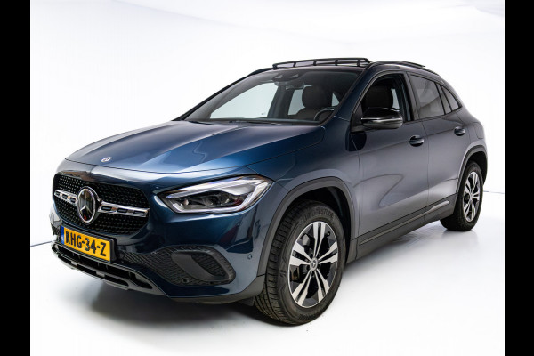 Mercedes-Benz GLA 250 e Luxury Line | Pano | Elec. klep | Elec. Trekhaak | Stoel- stuurverwarming | Adap. Cruise | HUD | Sfeerverlichting | Elec. verstelbare bestuurdersstoel met geheugen, Camera, Navigatie Incl. winterset op 17"LMV