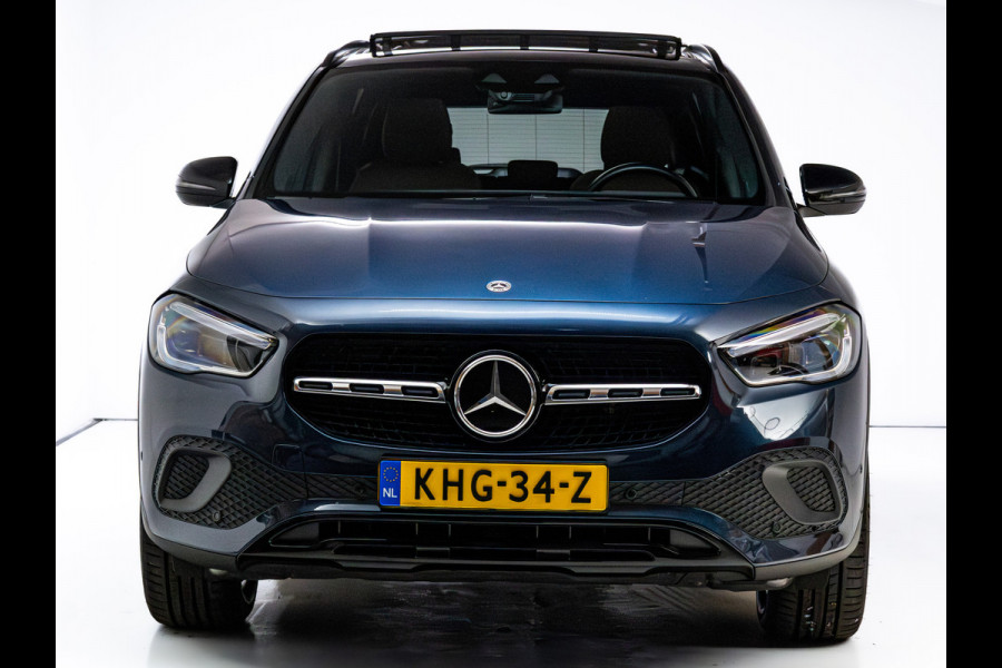 Mercedes-Benz GLA 250 e Luxury Line | Pano | Elec. klep | Elec. Trekhaak | Stoel- stuurverwarming | Adap. Cruise | HUD | Sfeerverlichting | Elec. verstelbare bestuurdersstoel met geheugen, Camera, Navigatie Incl. winterset op 17"LMV