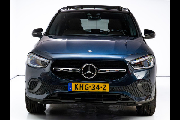 Mercedes-Benz GLA 250 e Luxury Line | Pano | Elec. klep | Elec. Trekhaak | Stoel- stuurverwarming | Adap. Cruise | HUD | Sfeerverlichting | Elec. verstelbare bestuurdersstoel met geheugen, Camera, Navigatie Incl. winterset op 17"LMV