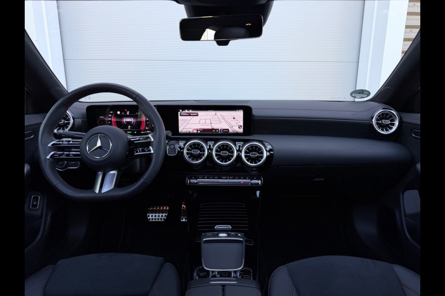 Mercedes-Benz CLA-Klasse 250 e Edition AMG Line 45s Pano/360/Sfeer