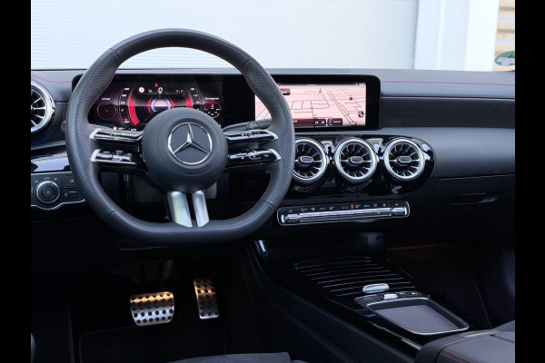 Mercedes-Benz CLA-Klasse 250 e Edition AMG Line 45s Pano/360/Sfeer