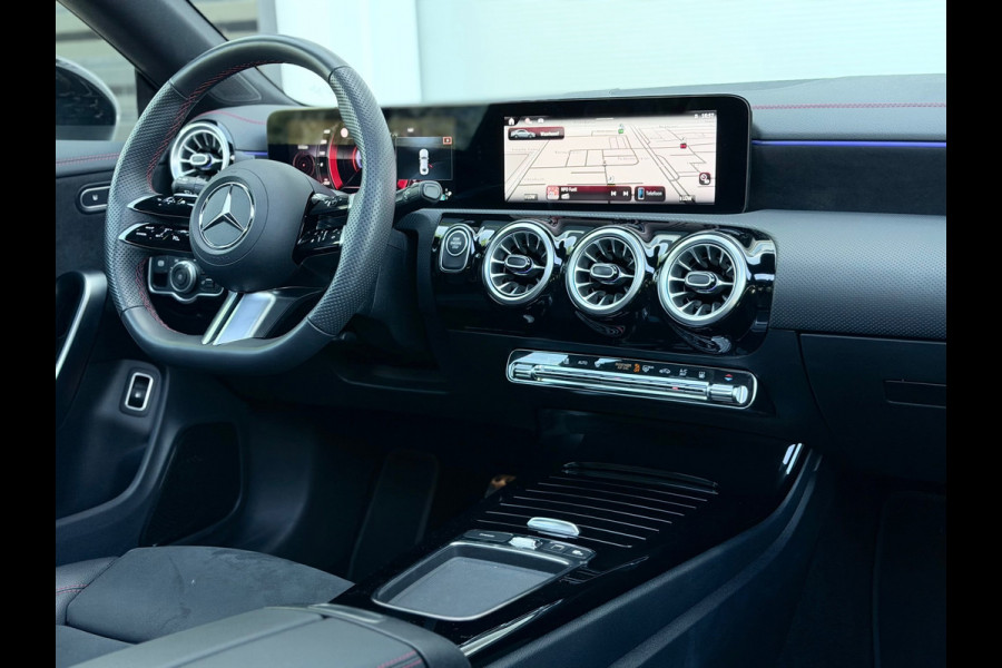 Mercedes-Benz CLA-Klasse 250 e Edition AMG Line 45s Pano/360/Sfeer