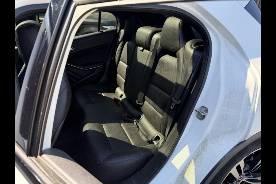 Mercedes-Benz GLA 220 d AMG | Panoramadak | 360* Camera | Harmon Kardon | Night Pakket |