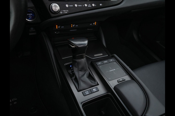 Lexus ES 300h Business Line (INCL.BTW) Aut. *PANO | LEATHER | FULL-LED | ADAPTIVE-CRUISE | BLIND-SPOT | KEYLESS | CAMERA | HEATED-COMFORTSEATS | NAVI-FULLMAP | PRIVACY-GLASS | SHIFT-PADDLES | ECC | PDC | 19''ALU*
