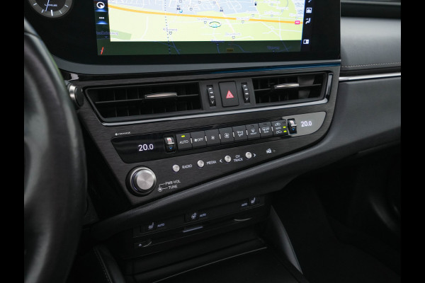 Lexus ES 300h Business Line (INCL.BTW) Aut. *PANO | LEATHER | FULL-LED | ADAPTIVE-CRUISE | BLIND-SPOT | KEYLESS | CAMERA | HEATED-COMFORTSEATS | NAVI-FULLMAP | PRIVACY-GLASS | SHIFT-PADDLES | ECC | PDC | 19''ALU*