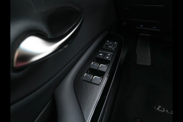 Lexus ES 300h Business Line (INCL.BTW) Aut. *PANO | LEATHER | FULL-LED | ADAPTIVE-CRUISE | BLIND-SPOT | KEYLESS | CAMERA | HEATED-COMFORTSEATS | NAVI-FULLMAP | PRIVACY-GLASS | SHIFT-PADDLES | ECC | PDC | 19''ALU*