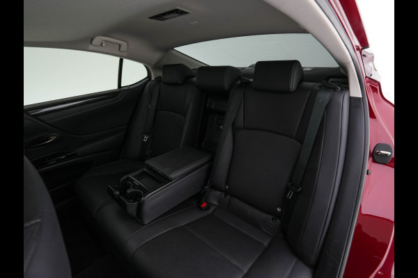 Lexus ES 300h Business Line (INCL.BTW) Aut. *PANO | LEATHER | FULL-LED | ADAPTIVE-CRUISE | BLIND-SPOT | KEYLESS | CAMERA | HEATED-COMFORTSEATS | NAVI-FULLMAP | PRIVACY-GLASS | SHIFT-PADDLES | ECC | PDC | 19''ALU*