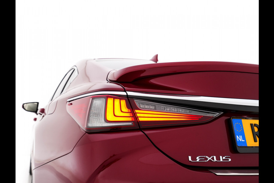 Lexus ES 300h Business Line (INCL.BTW) Aut. *PANO | LEATHER | FULL-LED | ADAPTIVE-CRUISE | BLIND-SPOT | KEYLESS | CAMERA | HEATED-COMFORTSEATS | NAVI-FULLMAP | PRIVACY-GLASS | SHIFT-PADDLES | ECC | PDC | 19''ALU*
