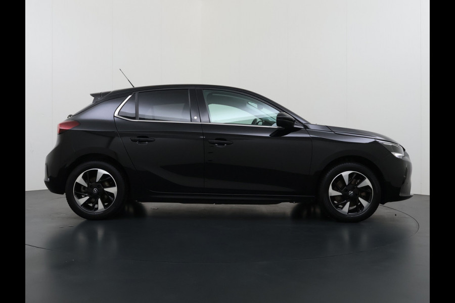 Opel CORSA-E Elegance 50 kWh SOH 93% Navi Ecc 360°Camera Apple Carplay Android Auto Cruise Control Pdc Dodehoek detectie Keyless Draadloze telefoonlader Privacy Glas Lmv Isofix Led Regen-Lichtsensor Lane Assist Origineel Nederlandse Auto Zeer compleet!