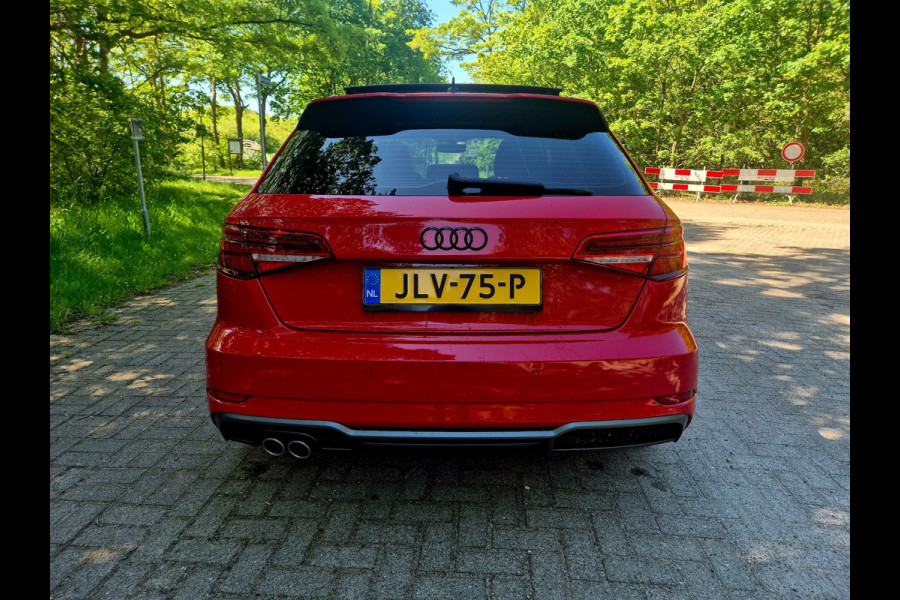 Audi A3 Sportback 35 TFSI S Line black line . Panoramadak . Matrix . 54000 km