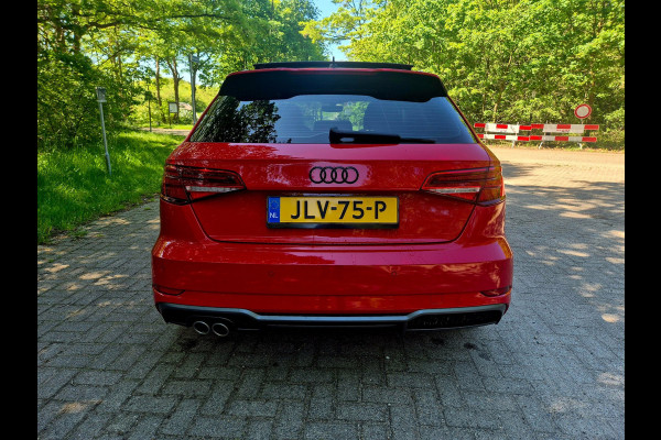 Audi A3 Sportback 35 TFSI S Line black line . Panoramadak . Matrix . 54000 km