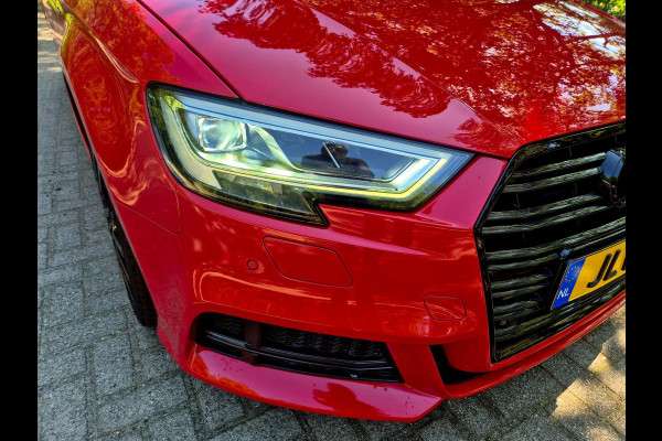 Audi A3 Sportback 35 TFSI S Line black line . Panoramadak . Matrix . 54000 km
