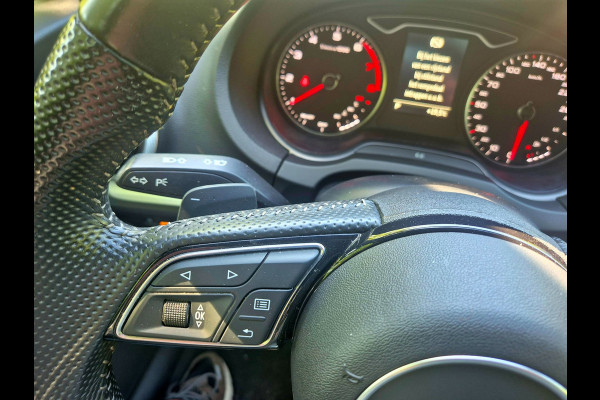 Audi A3 Sportback 35 TFSI S Line black line . Panoramadak . Matrix . 54000 km