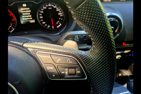 Audi A3 Sportback 35 TFSI S Line black line . Panoramadak . Matrix . 54000 km