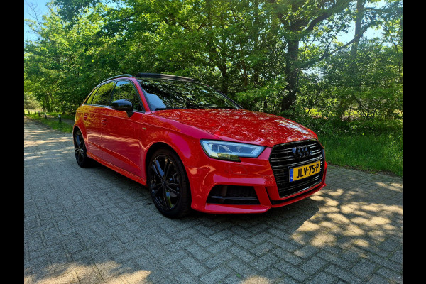 Audi A3 Sportback 35 TFSI S Line black line . Panoramadak . Matrix . 54000 km