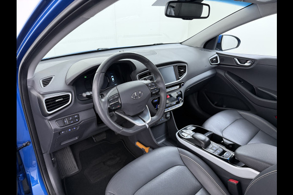 Hyundai IONIQ Premium EV SOH 99,9% Panorama-Schuifdak Adap.Cruise Leder+Memory Navi Ecc Trekhaak Infinity®-Audio Camera Apple Carplay Android  Stoel+Stuurverwarming Elek.Stoelen Lmv Bluetooth Dodehoek+Lane Assist VESS Origineel Nederlandse Auto