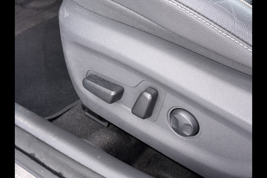 Hyundai IONIQ Premium EV SOH 99,9% Panorama-Schuifdak Adap.Cruise Leder+Memory Navi Ecc Trekhaak Infinity®-Audio Camera Apple Carplay Android  Stoel+Stuurverwarming Elek.Stoelen Lmv Bluetooth Dodehoek+Lane Assist VESS Origineel Nederlandse Auto