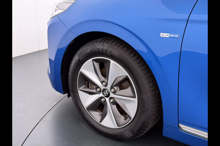 Hyundai IONIQ Premium EV SOH 99,9% Panorama-Schuifdak Adap.Cruise Leder+Memory Navi Ecc Trekhaak Infinity®-Audio Camera Apple Carplay Android  Stoel+Stuurverwarming Elek.Stoelen Lmv Bluetooth Dodehoek+Lane Assist VESS Origineel Nederlandse Auto