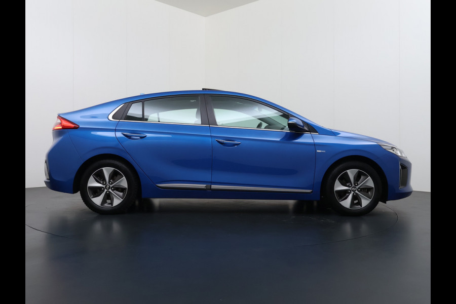 Hyundai IONIQ Premium EV SOH 99,9% Panorama-Schuifdak Adap.Cruise Leder+Memory Navi Ecc Trekhaak Infinity®-Audio Camera Apple Carplay Android  Stoel+Stuurverwarming Elek.Stoelen Lmv Bluetooth Dodehoek+Lane Assist VESS Origineel Nederlandse Auto
