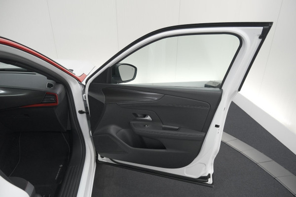 Opel Mokka Electric Level 4 50 kWh | SOH 97,5% | Adaptieve Cruise Control | Camera | Apple Carplay | Dodehoekdetectie