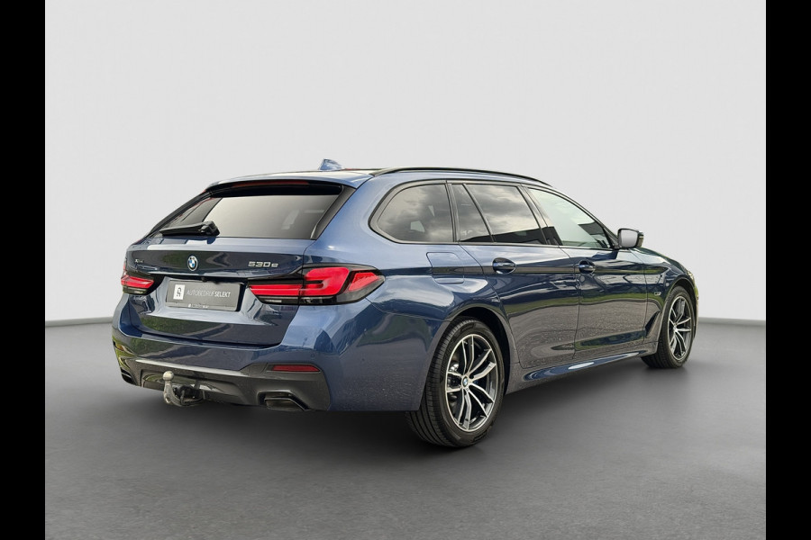 BMW 5 Serie Touring 530e xDrive M-Sport | Trekhaak | 360 | Elektrische stoelen | Shadow Line | Sfeerverlichting | Carplay | Memory