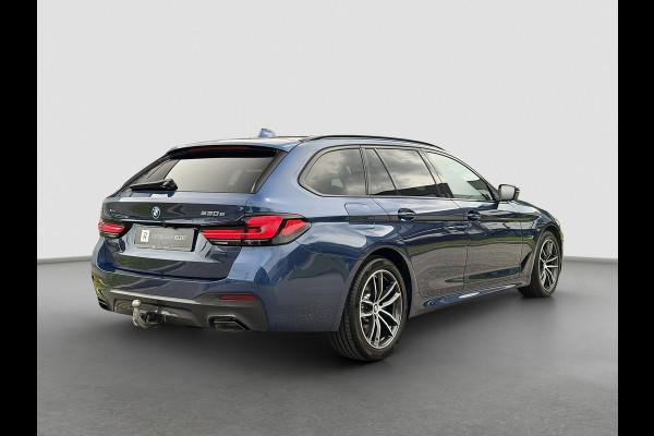 BMW 5 Serie Touring 530e xDrive M-Sport | Trekhaak | 360 | Elektrische stoelen | Shadow Line | Sfeerverlichting | Carplay | Memory