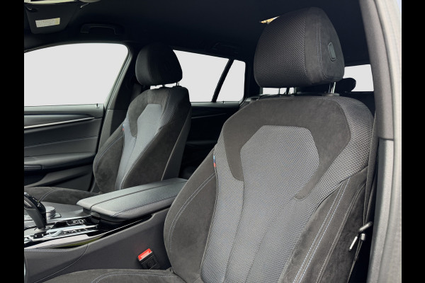 BMW 5 Serie Touring 530e xDrive M-Sport | Trekhaak | 360 | Elektrische stoelen | Shadow Line | Sfeerverlichting | Carplay | Memory