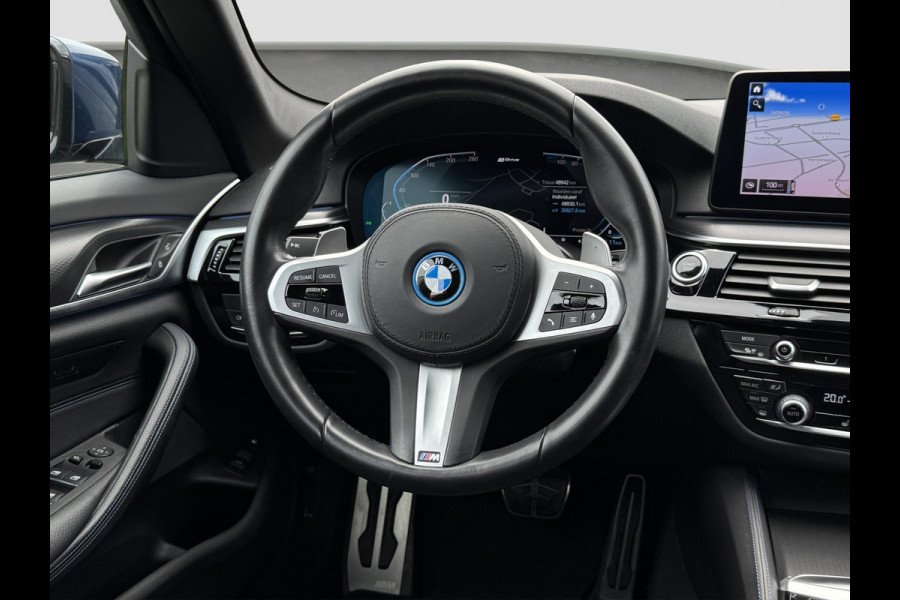 BMW 5 Serie Touring 530e xDrive M-Sport | Trekhaak | 360 | Elektrische stoelen | Shadow Line | Sfeerverlichting | Carplay | Memory