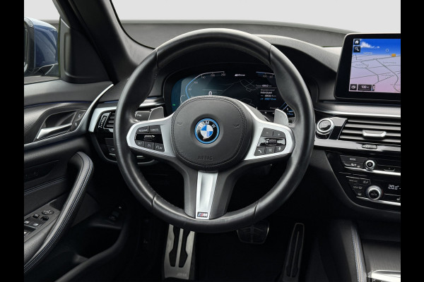 BMW 5 Serie Touring 530e xDrive M-Sport | Trekhaak | 360 | Elektrische stoelen | Shadow Line | Sfeerverlichting | Carplay | Memory