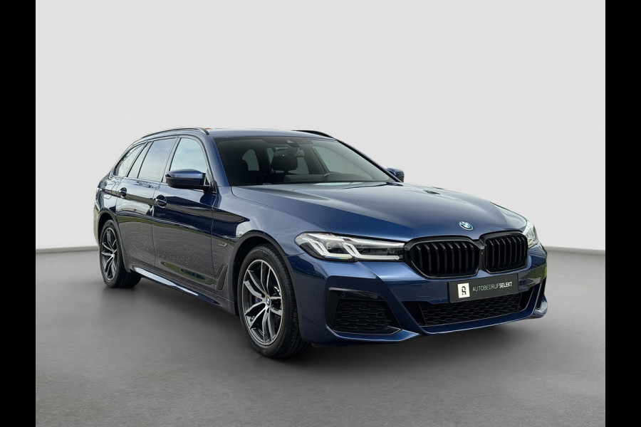 BMW 5 Serie Touring 530e xDrive M-Sport | Trekhaak | 360 | Elektrische stoelen | Shadow Line | Sfeerverlichting | Carplay | Memory