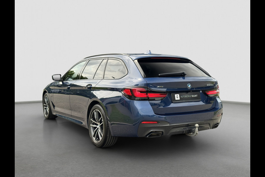 BMW 5 Serie Touring 530e xDrive M-Sport | Trekhaak | 360 | Elektrische stoelen | Shadow Line | Sfeerverlichting | Carplay | Memory