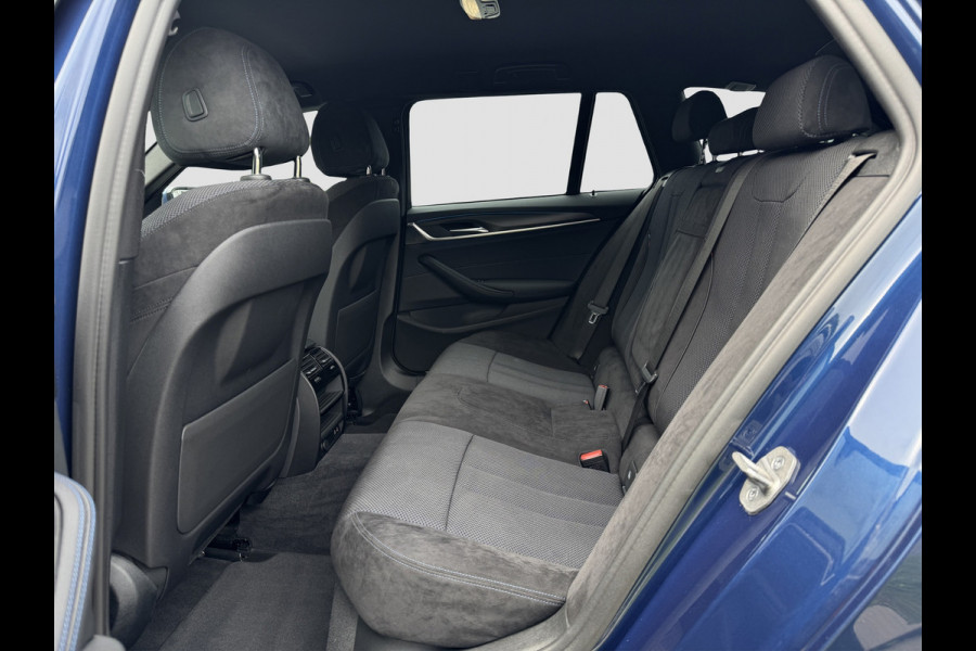 BMW 5 Serie Touring 530e xDrive M-Sport | Trekhaak | 360 | Elektrische stoelen | Shadow Line | Sfeerverlichting | Carplay | Memory