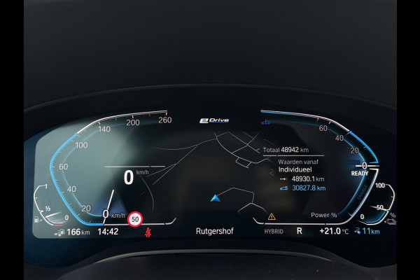 BMW 5 Serie Touring 530e xDrive M-Sport | Trekhaak | 360 | Elektrische stoelen | Shadow Line | Sfeerverlichting | Carplay | Memory