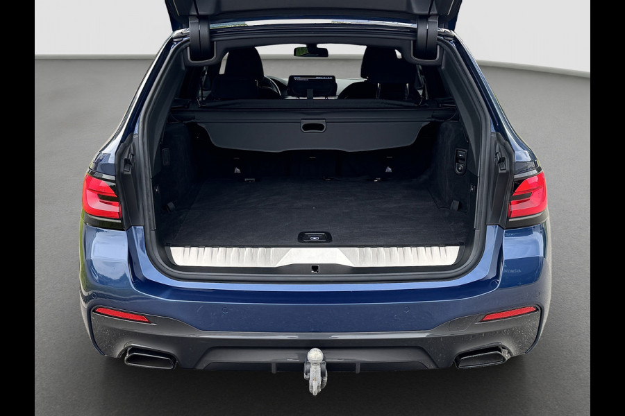 BMW 5 Serie Touring 530e xDrive M-Sport | Trekhaak | 360 | Elektrische stoelen | Shadow Line | Sfeerverlichting | Carplay | Memory