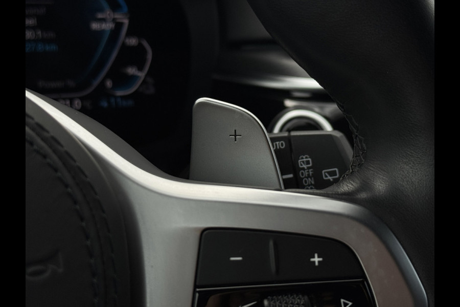 BMW 5 Serie Touring 530e xDrive M-Sport | Trekhaak | 360 | Elektrische stoelen | Shadow Line | Sfeerverlichting | Carplay | Memory