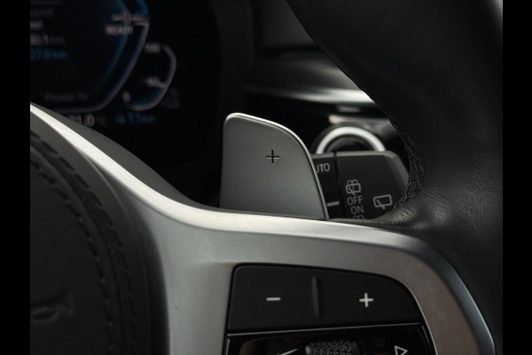 BMW 5 Serie Touring 530e xDrive M-Sport | Trekhaak | 360 | Elektrische stoelen | Shadow Line | Sfeerverlichting | Carplay | Memory