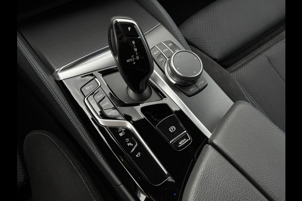 BMW 5 Serie Touring 530e xDrive M-Sport | Trekhaak | 360 | Elektrische stoelen | Shadow Line | Sfeerverlichting | Carplay | Memory
