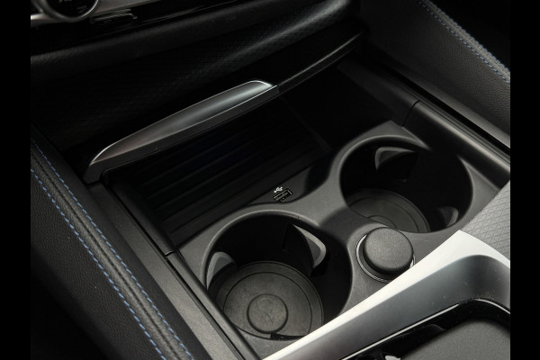 BMW 5 Serie Touring 530e xDrive M-Sport | Trekhaak | 360 | Elektrische stoelen | Shadow Line | Sfeerverlichting | Carplay | Memory